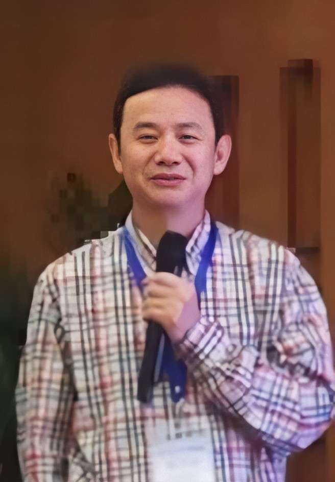 华体会网页版创新论坛第九百五十四讲： Entropy and Emergency of topological Dynamical Systems 