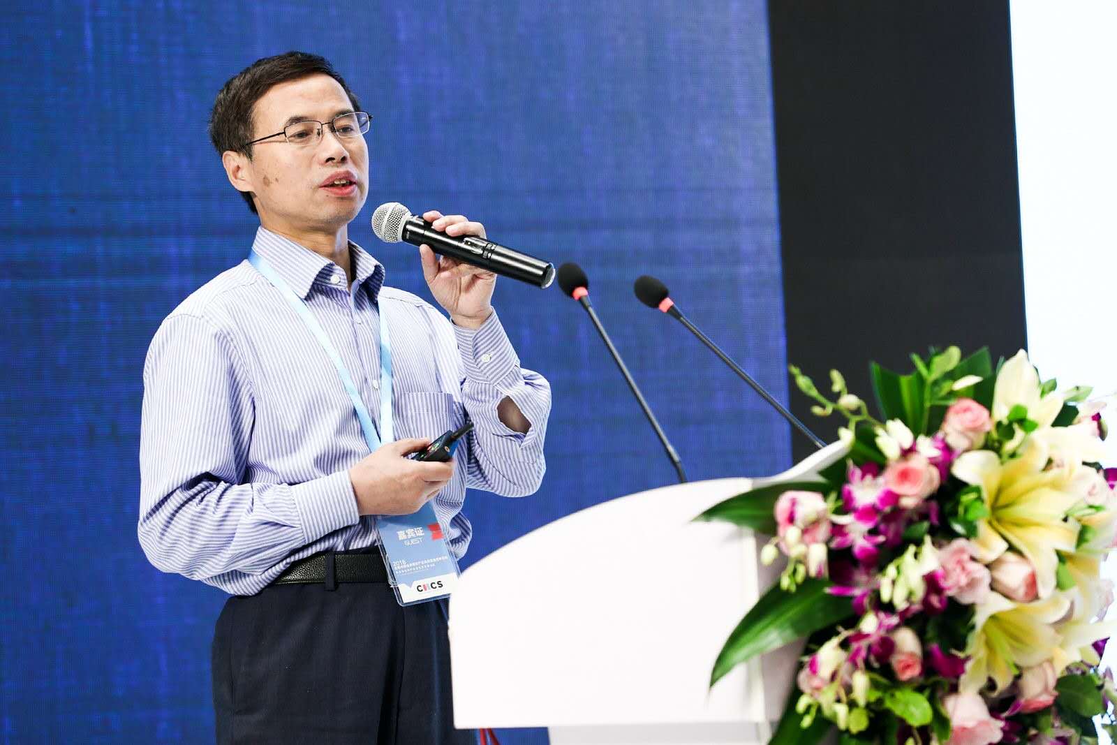 华体会网页版创新论坛第九百六十九讲：超分子可见光催化及环境、能源和肿瘤治疗探索